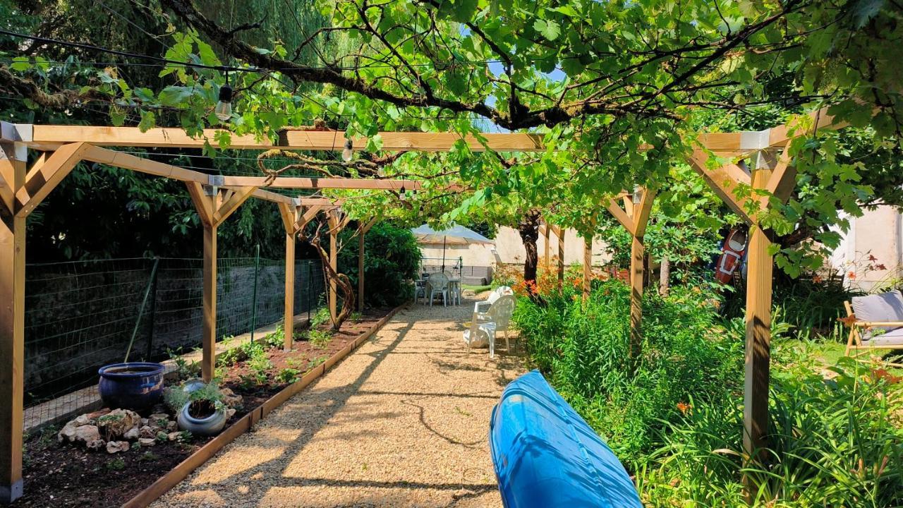 Le Grand Barrois Bed and Breakfast Crecy-la-Chapelle Εξωτερικό φωτογραφία