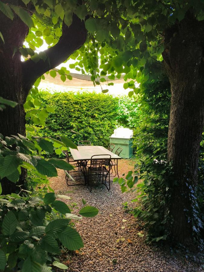 Le Grand Barrois Bed and Breakfast Crecy-la-Chapelle Εξωτερικό φωτογραφία